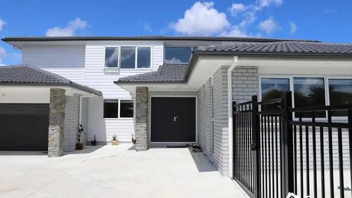 The Link Between Clean Gutters and Long-Lasting Exterior Paint in Auckland Homes