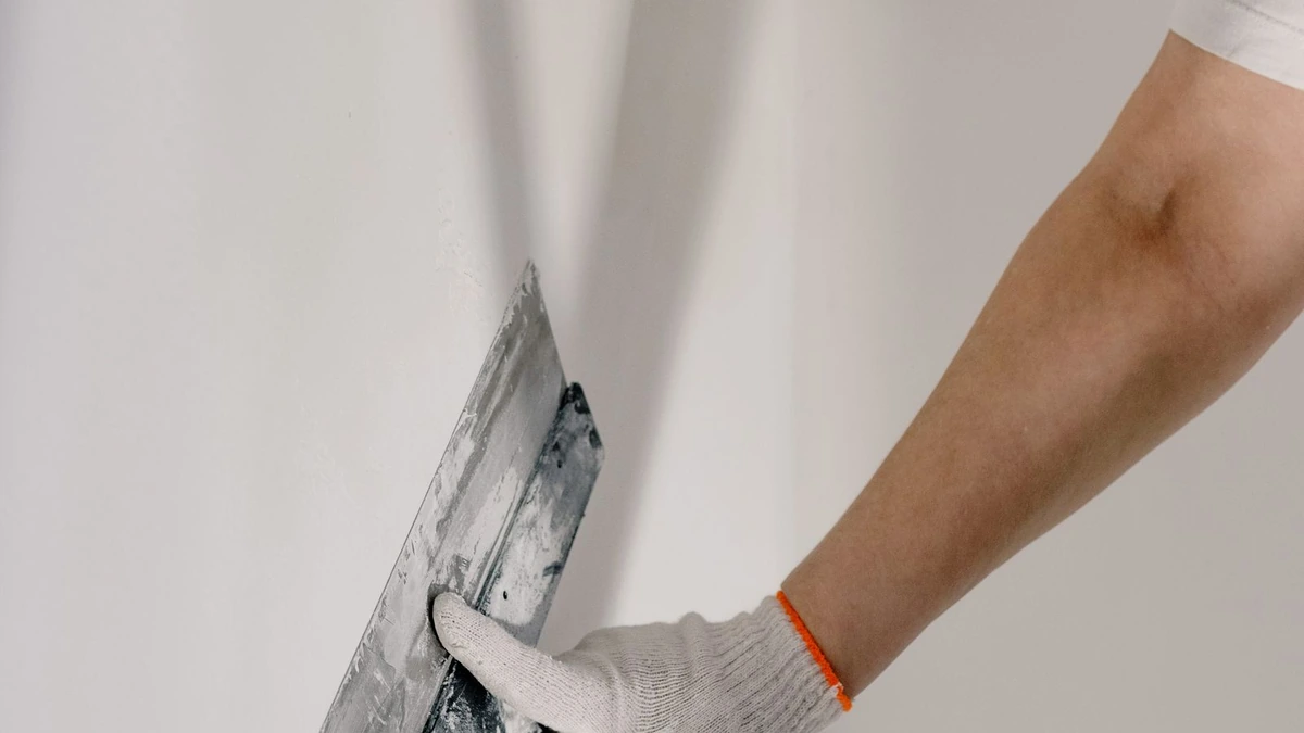 Painting Plaster Cladding in NZ: Cracks, Moisture Checks and the Right Coating — My Homes Construct Ltd Auckland