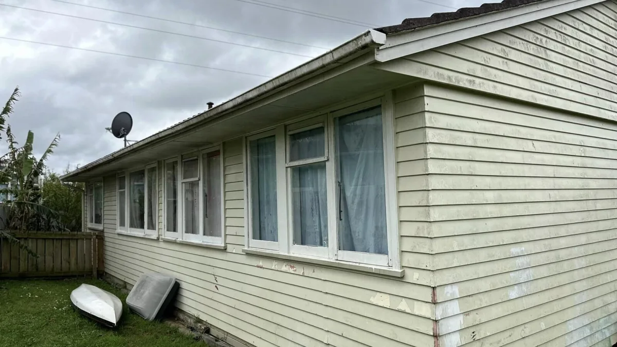 Peeling Exterior Paint in NZ: Causes, How to Fix It and Lead Safety — My Homes Construct Ltd Auckland