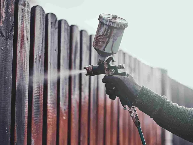 Fence painting and staining, Auckland Fence painting and staining completed for an Auckland home by My Homes Construct Ltd