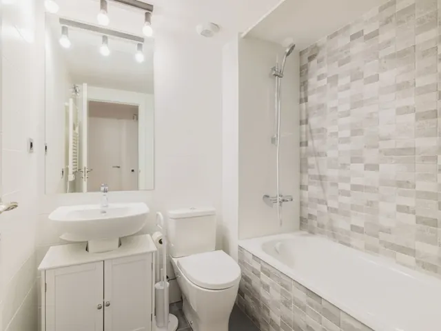 Modern bathroom renovation with new tiling, Auckland Modern bathroom renovation with new tiling completed for an Auckland home by My Homes Construct Ltd