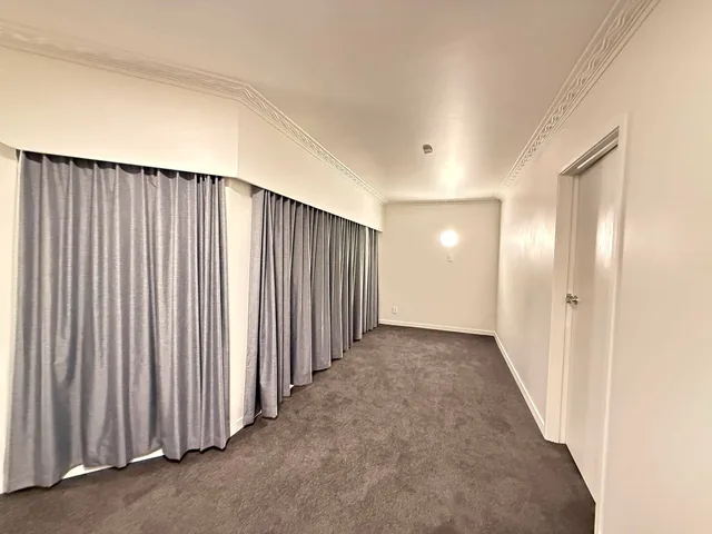 New carpet installation finished to a professional standard in an Auckland hallway