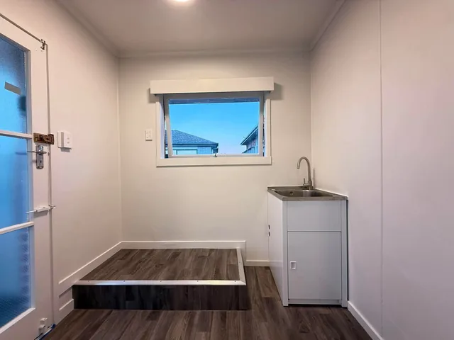 Vinyl plank flooring installation, Auckland Completed wood-look vinyl flooring in an Auckland laundry by My Homes Construct Ltd